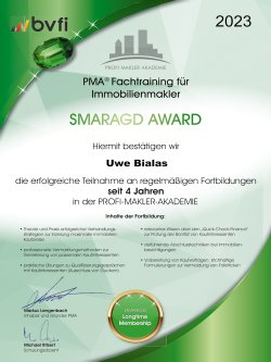 2023_Uwe_Bialas_4100_PMA®_Fachtraining_für_Immobilienmakler_-_Smaragd_Award_-_4_Jahre_BVFI-1
